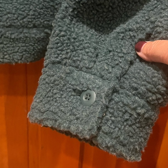 American Eagle Cropped Sherpa Shacket Oversized - Picture 8 of 16